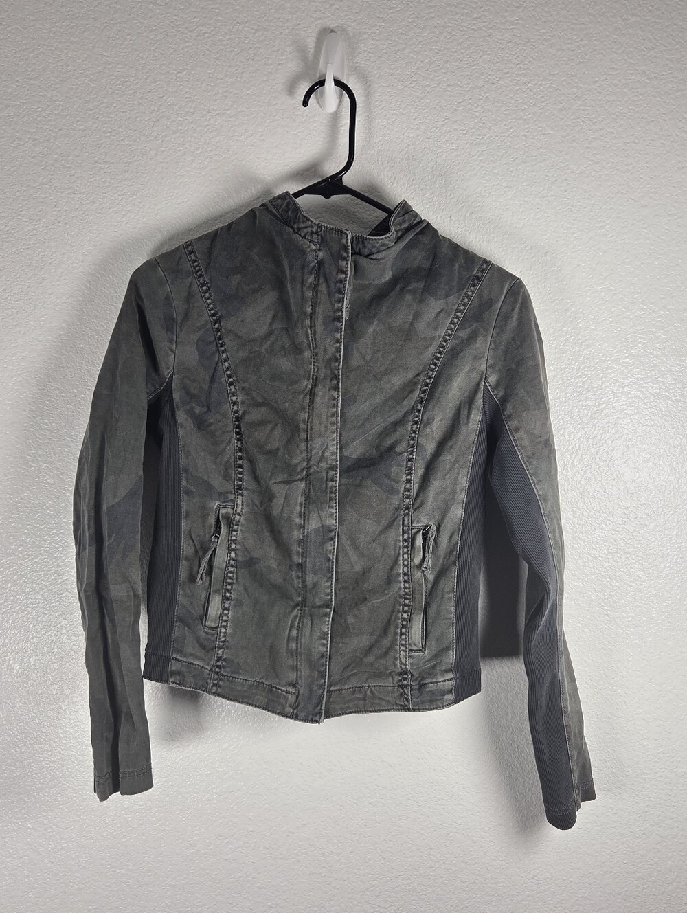 Womens Size XS Washed Gray Zip-Front Camo Jacket